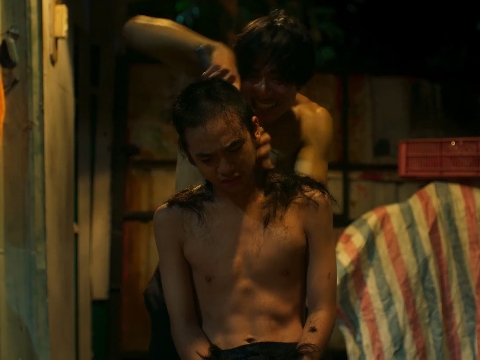 12 triệu người "phát điên" xem cảnh Kiều Minh Tuấn cạo đầu bạn diễn